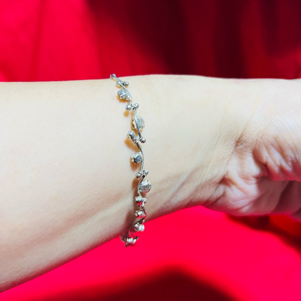 Vintage Silver Tone Thin Chain Bracelet with Rhinestone Accent – “Korea” Sign